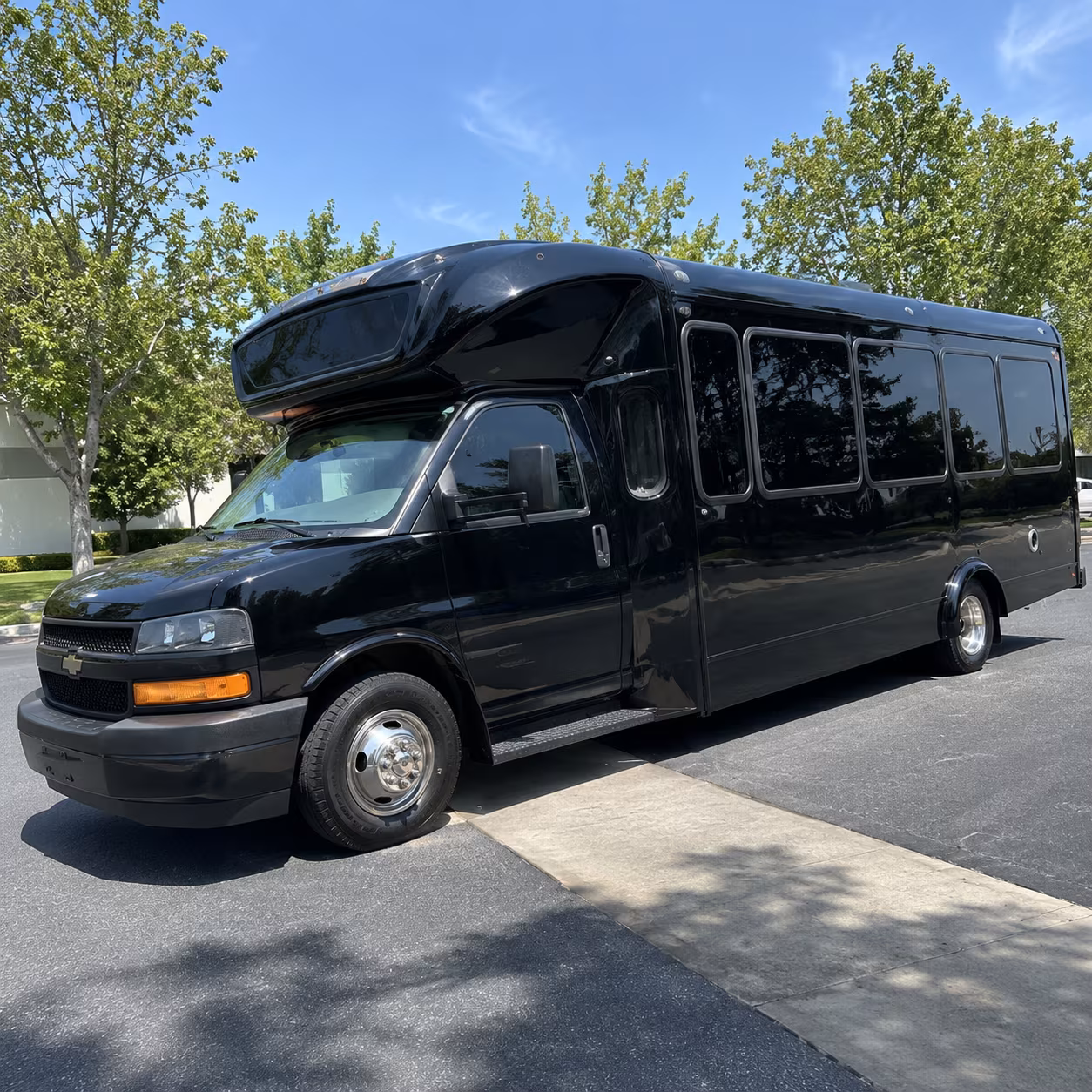 lawrence 15 passenger party bus